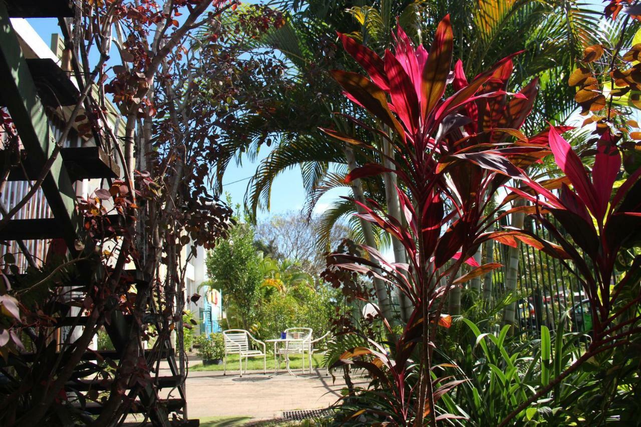 Asylum Cairns Share House Hostel Exterior photo